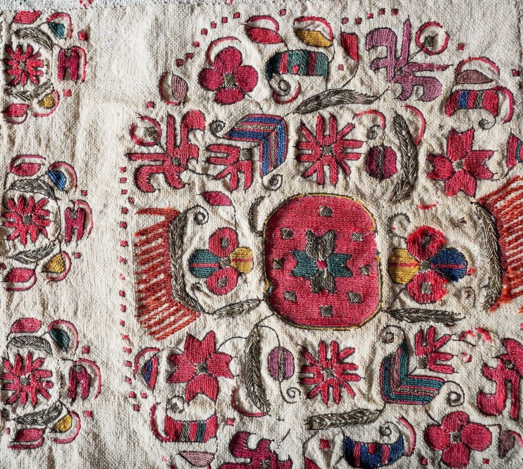 Emmanuelle Cordoliani, Pontevedro, ceinture, Balkans, conte, lune